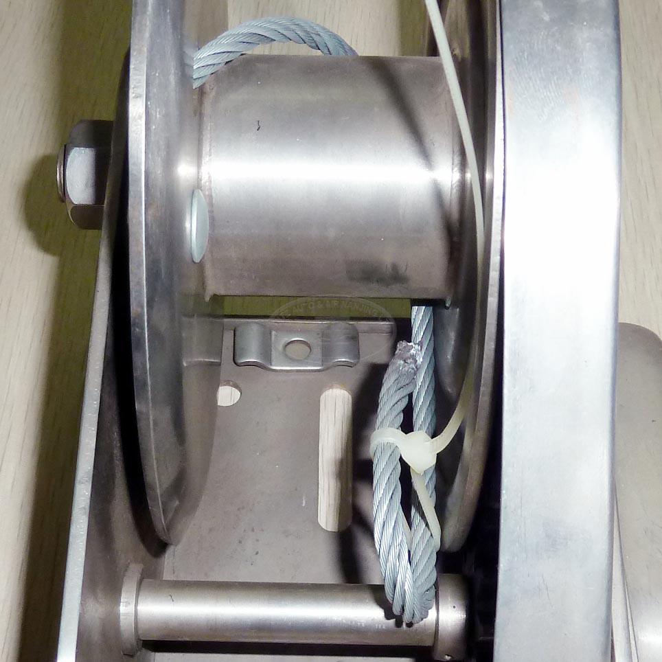 Hand Crank Winch HWBS82